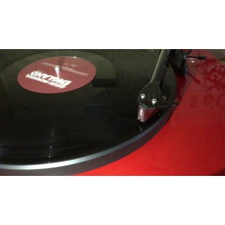 Проигрыватель пластинок Pro-Ject Debut Carbon DC 2M-Red Piano